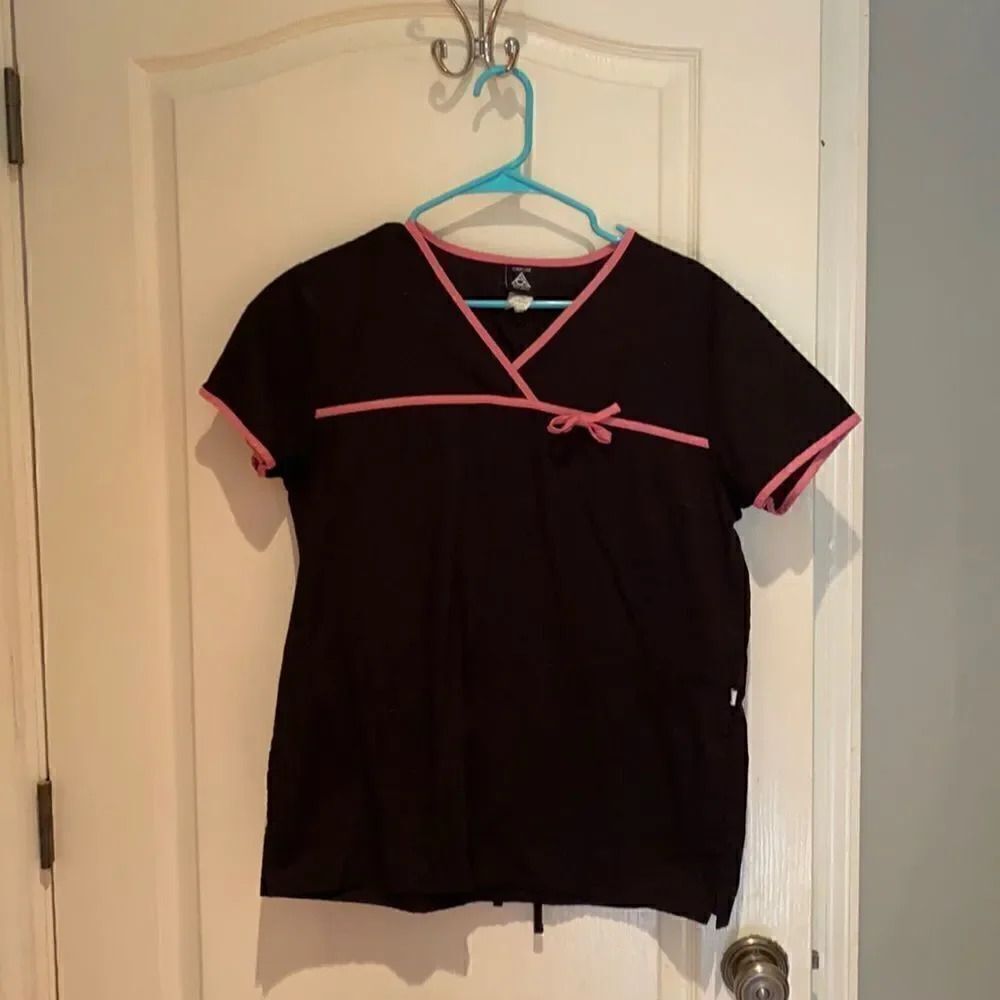 Cherokee black and pink scrub top XS